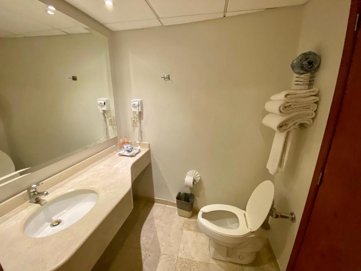 Hotel Mercury Inn Керетаро Экстерьер фото