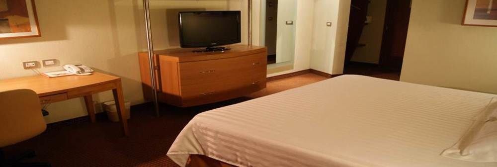 Hotel Mercury Inn Керетаро Экстерьер фото
