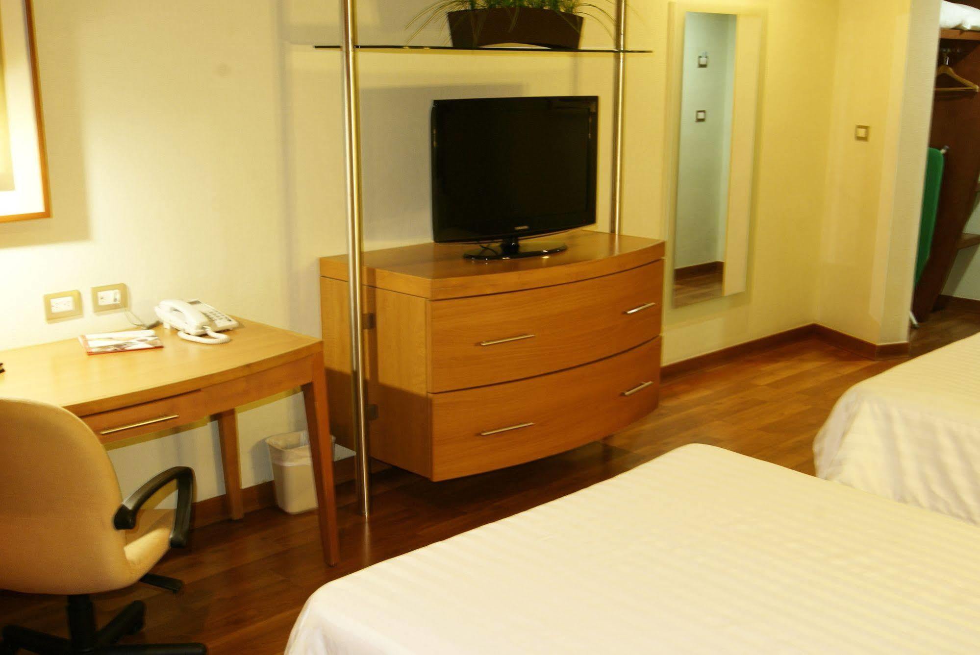 Hotel Mercury Inn Керетаро Экстерьер фото