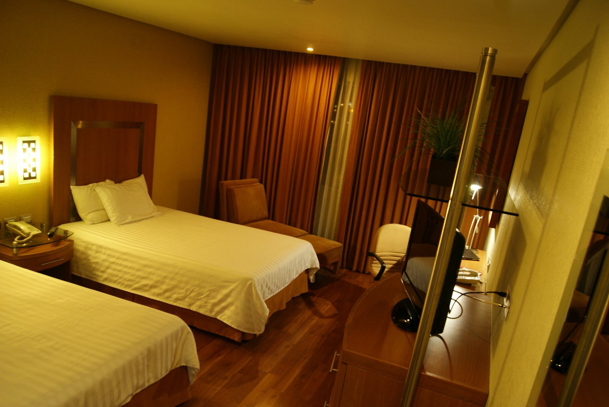 Hotel Mercury Inn Керетаро Экстерьер фото